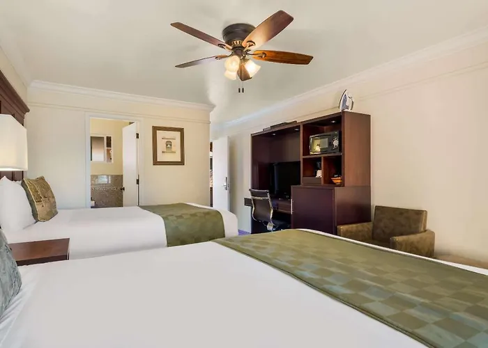 Clarion Collection Carmel Oaks Inn